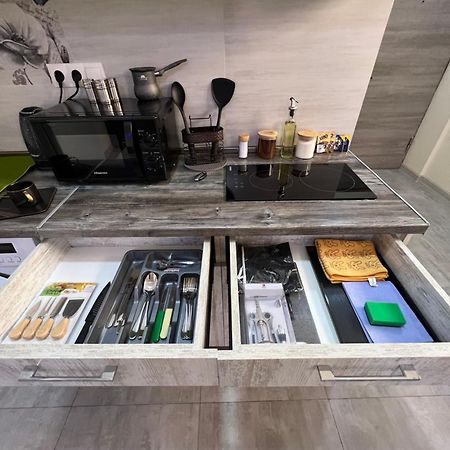 Cool Blue Interior Self Check In Apartment Yerevan Luaran gambar