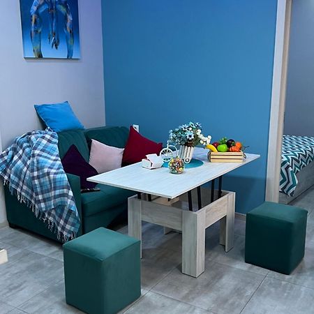Cool Blue Interior Self Check In Apartment Yerevan Luaran gambar