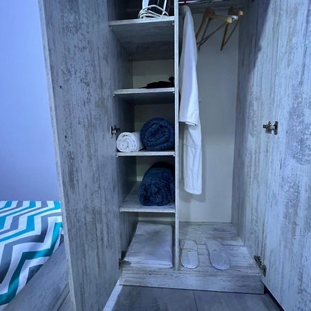 Cool Blue Interior Self Check In Apartment Yerevan Luaran gambar