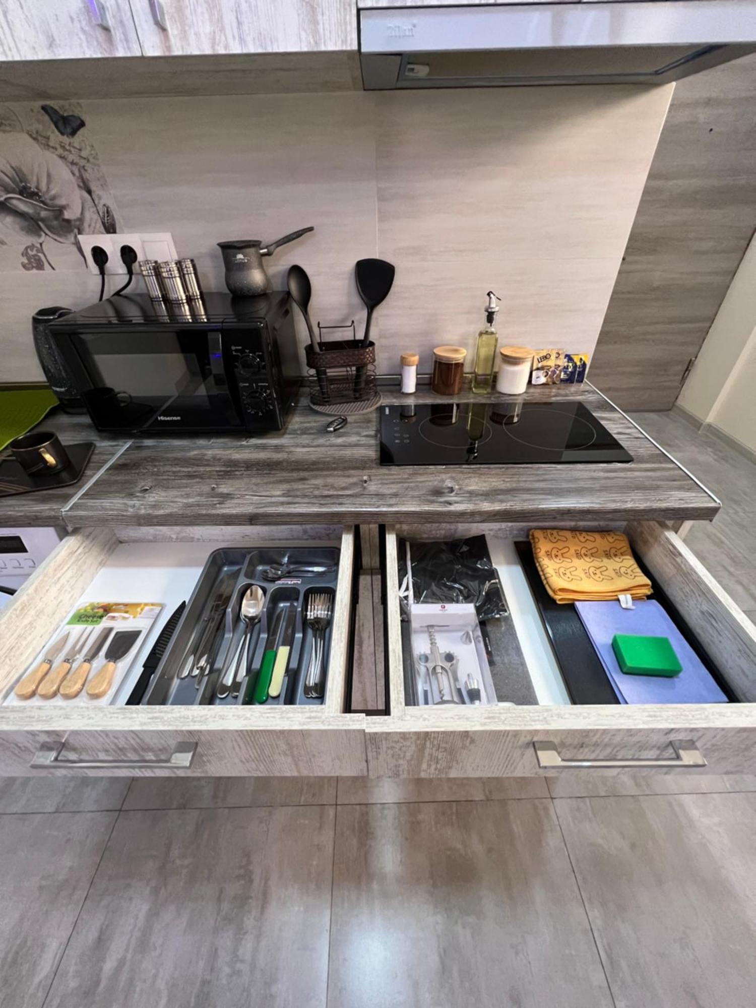 Cool Blue Interior Self Check In Apartment Yerevan Luaran gambar