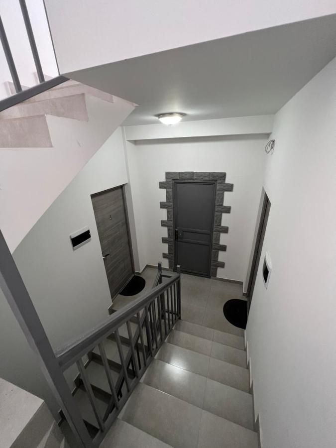Cool Blue Interior Self Check In Apartment Yerevan Luaran gambar