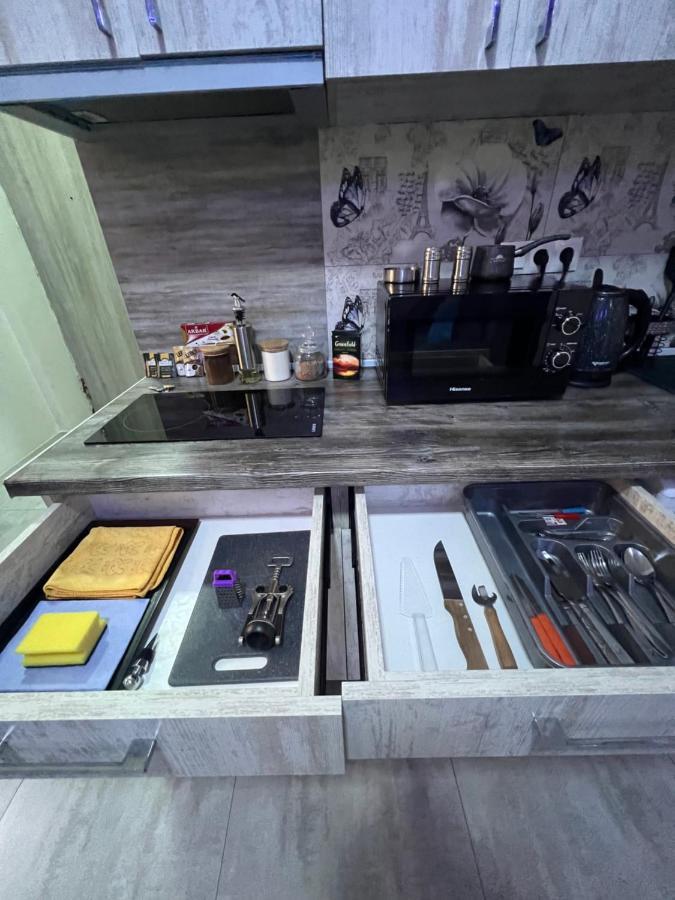 Cool Blue Interior Self Check In Apartment Yerevan Luaran gambar