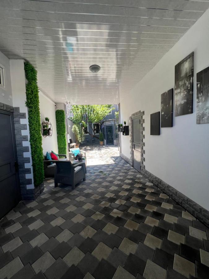 Cool Blue Interior Self Check In Apartment Yerevan Luaran gambar