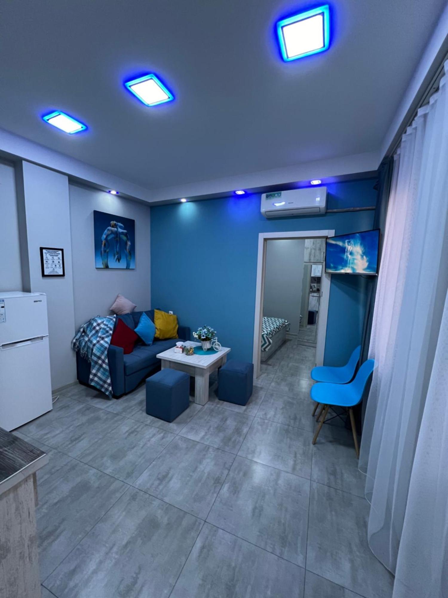 Cool Blue Interior Self Check In Apartment Yerevan Luaran gambar
