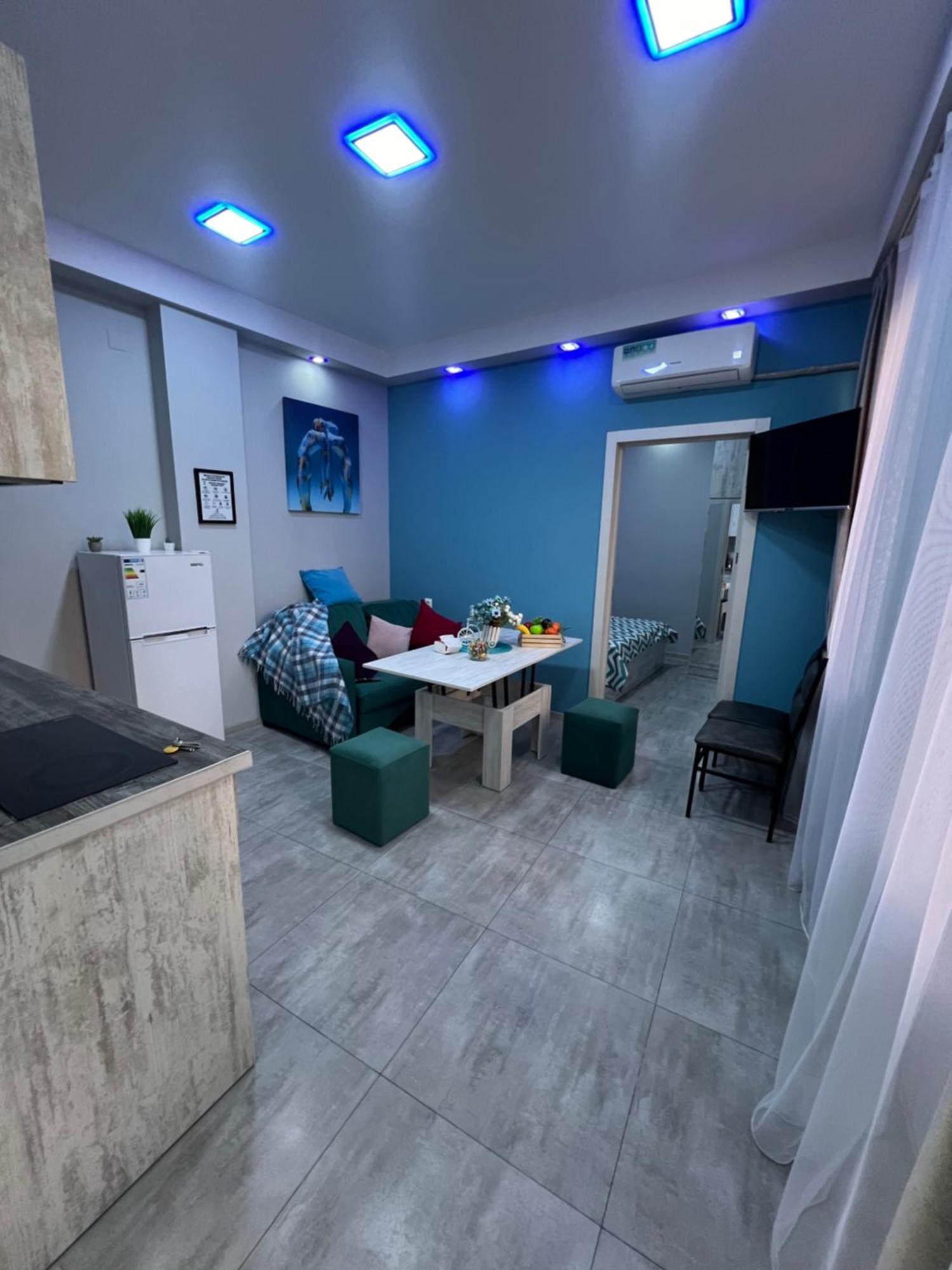 Cool Blue Interior Self Check In Apartment Yerevan Luaran gambar
