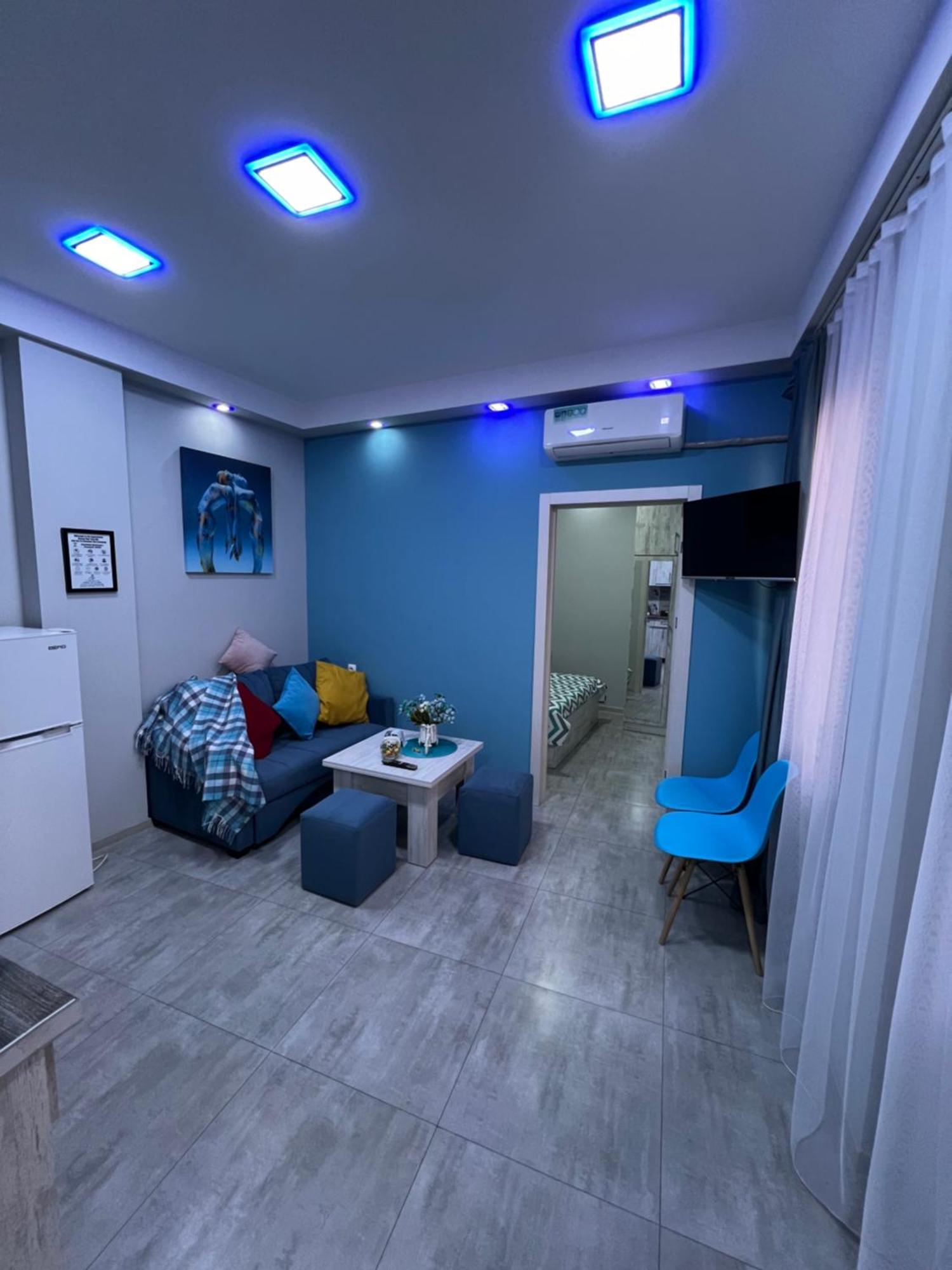 Cool Blue Interior Self Check In Apartment Yerevan Luaran gambar