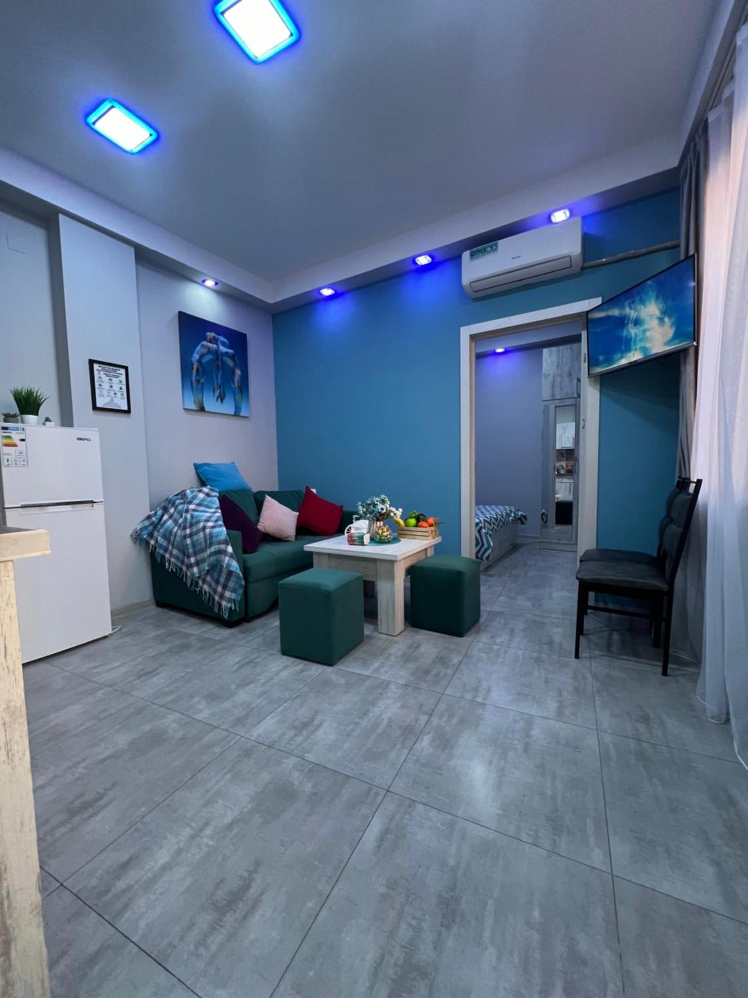 Cool Blue Interior Self Check In Apartment Yerevan Luaran gambar