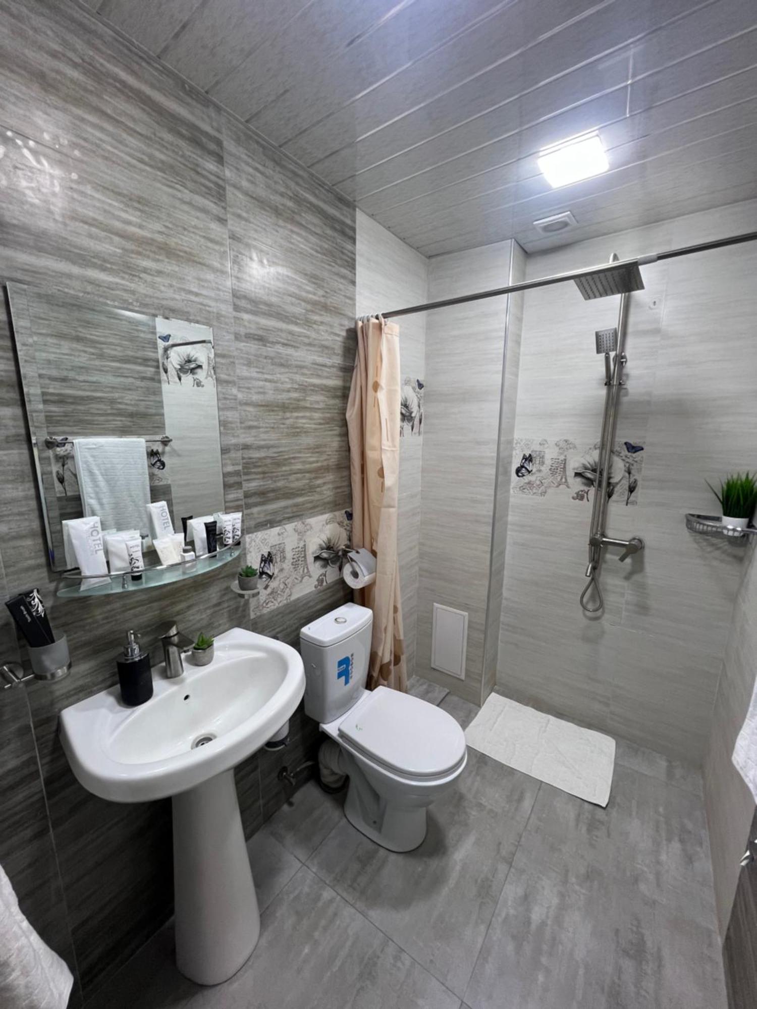 Cool Blue Interior Self Check In Apartment Yerevan Luaran gambar