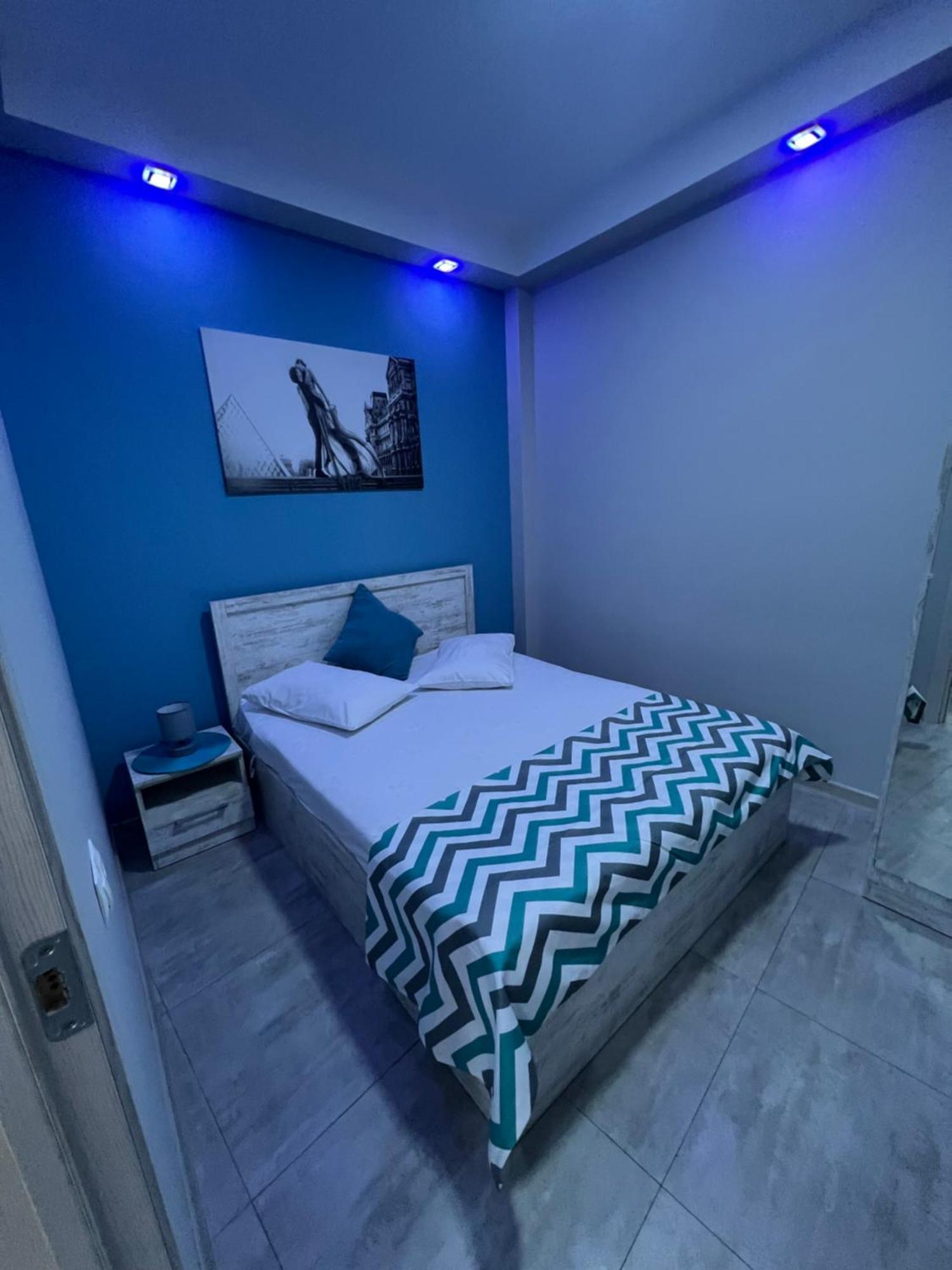 Cool Blue Interior Self Check In Apartment Yerevan Luaran gambar