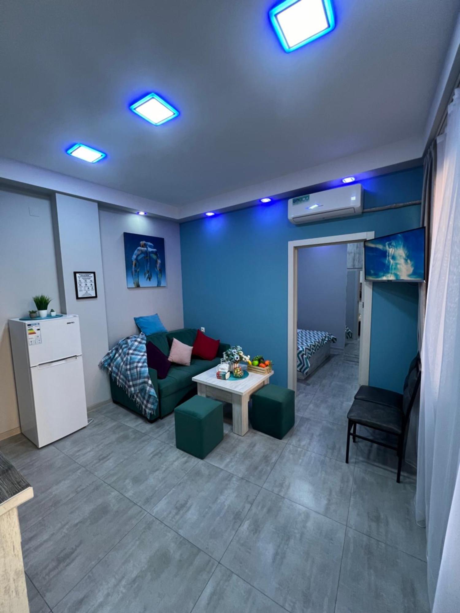 Cool Blue Interior Self Check In Apartment Yerevan Luaran gambar