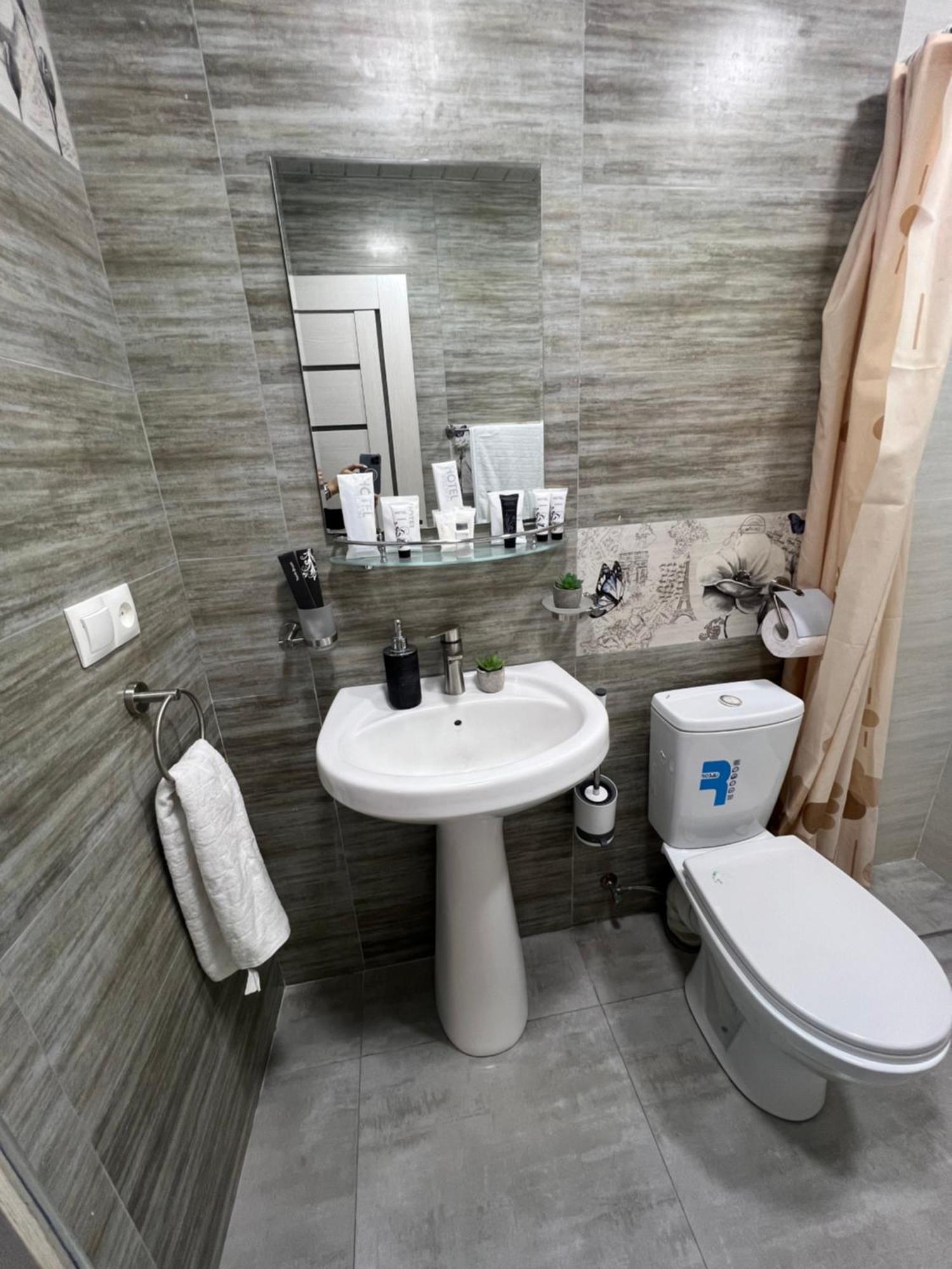 Cool Blue Interior Self Check In Apartment Yerevan Luaran gambar