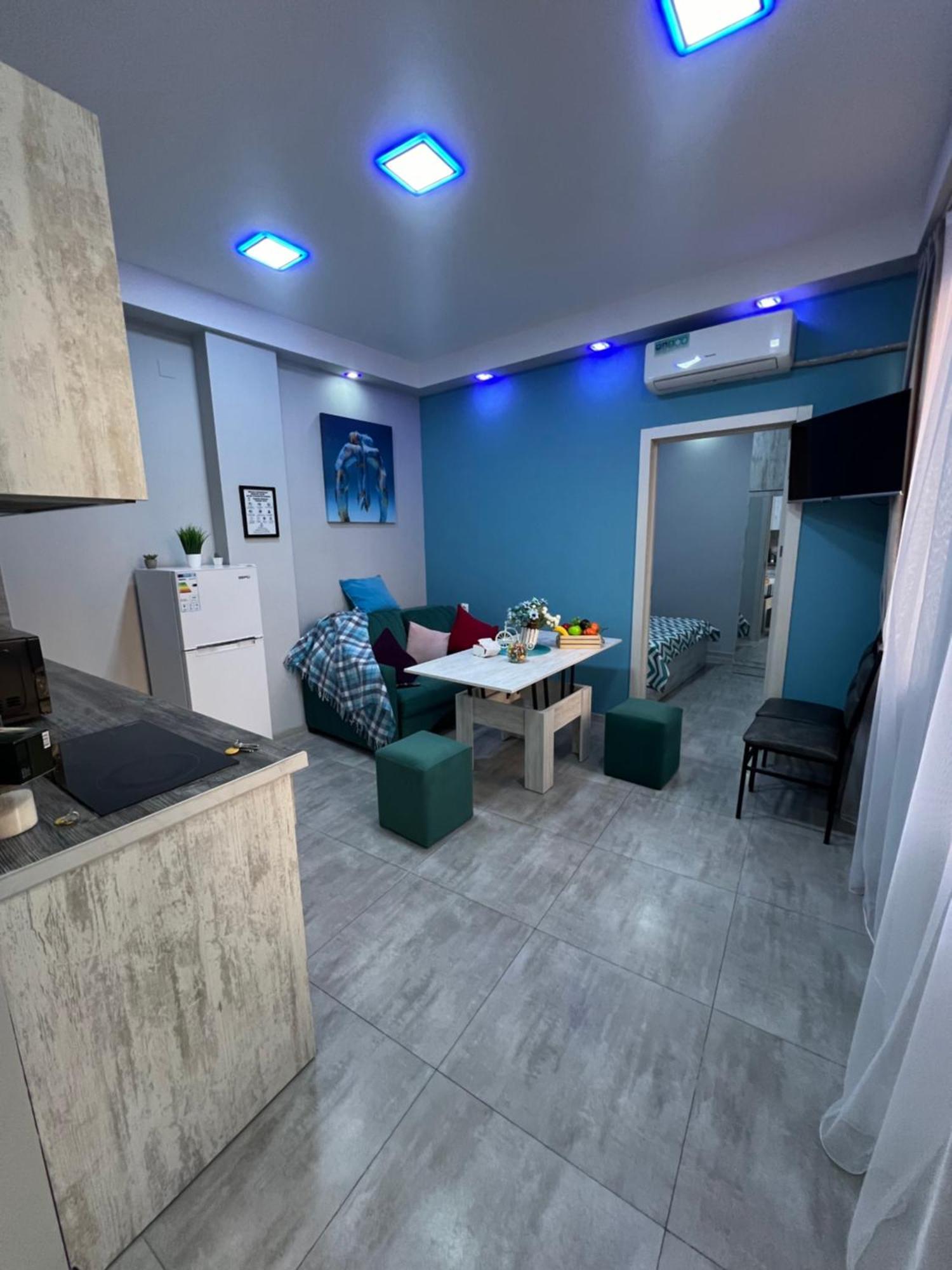 Cool Blue Interior Self Check In Apartment Yerevan Luaran gambar