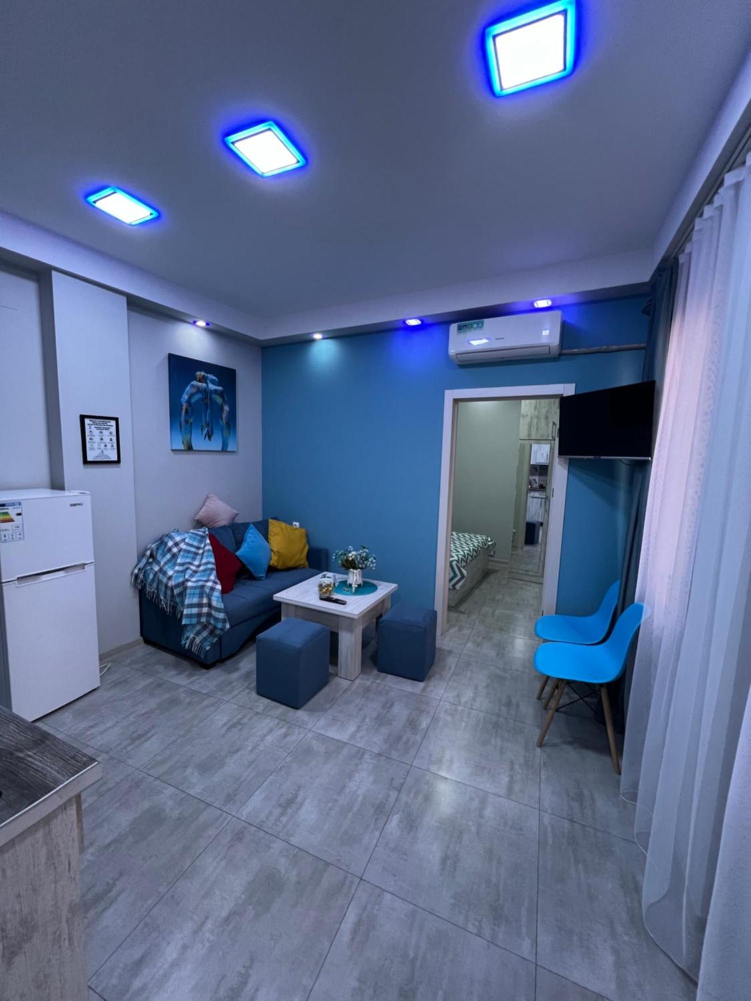 Cool Blue Interior Self Check In Apartment Yerevan Luaran gambar