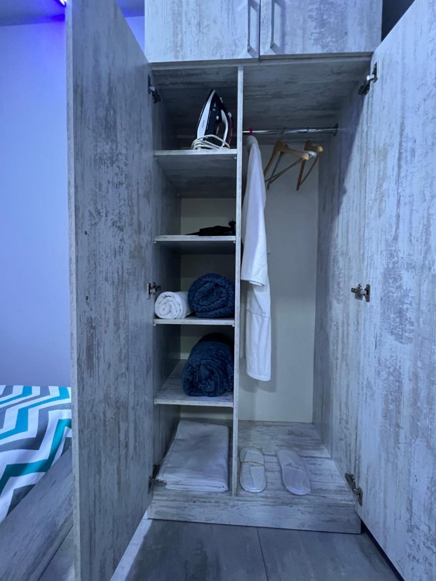 Cool Blue Interior Self Check In Apartment Yerevan Luaran gambar