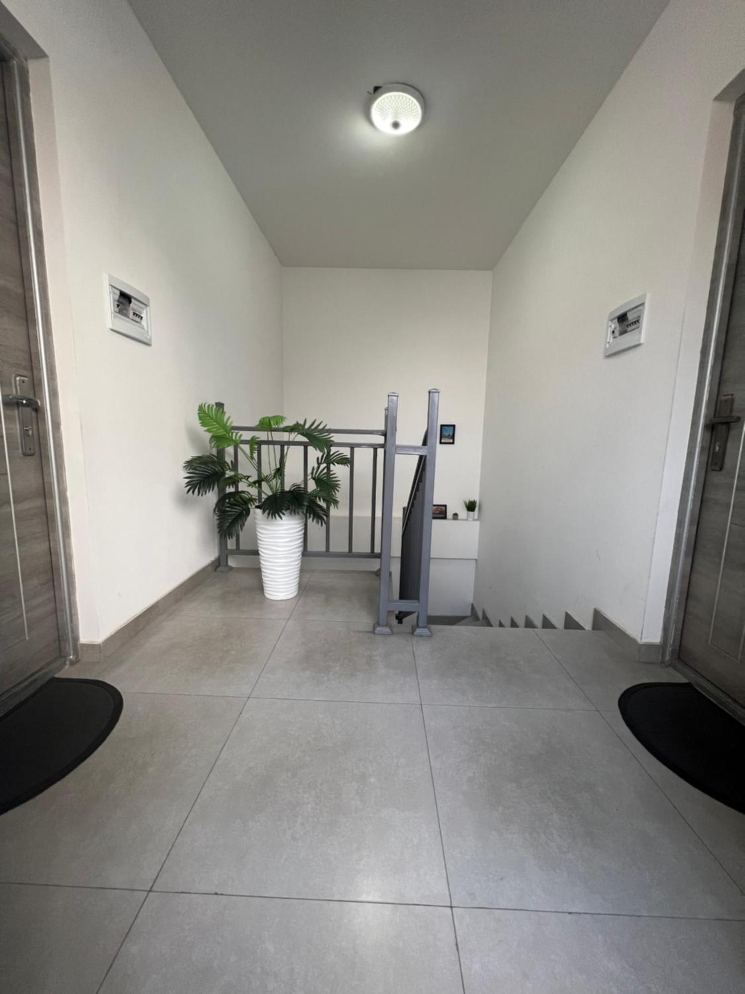 Cool Blue Interior Self Check In Apartment Yerevan Luaran gambar